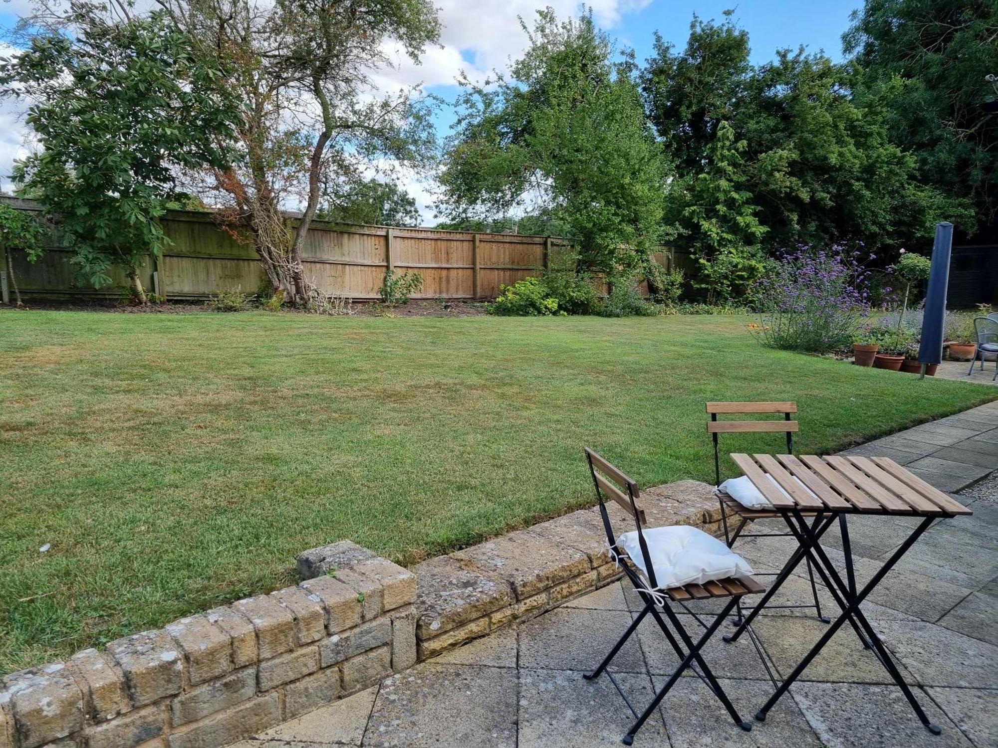 A Quiet Gem Just Outside Oundle Apartment Exterior foto